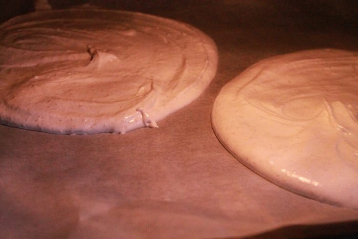 Ореховый торт-безе с малиновым кремом