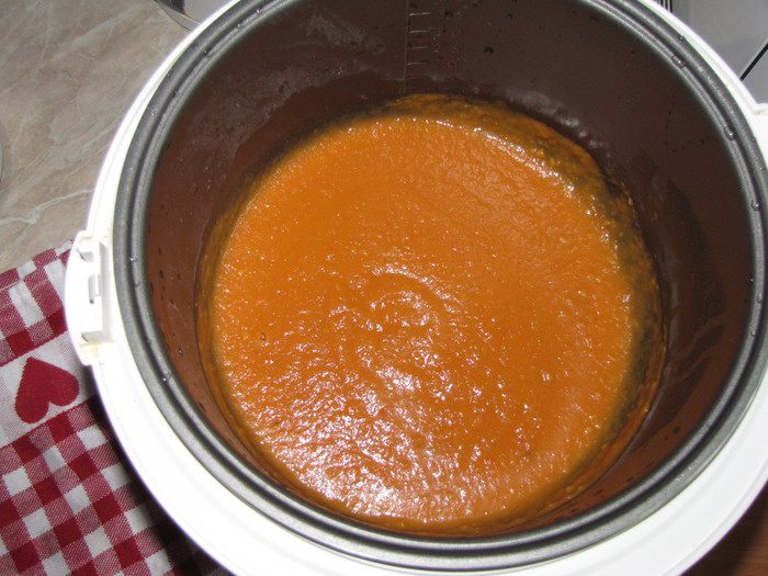 Пряный кетчуп с яблоками и карри