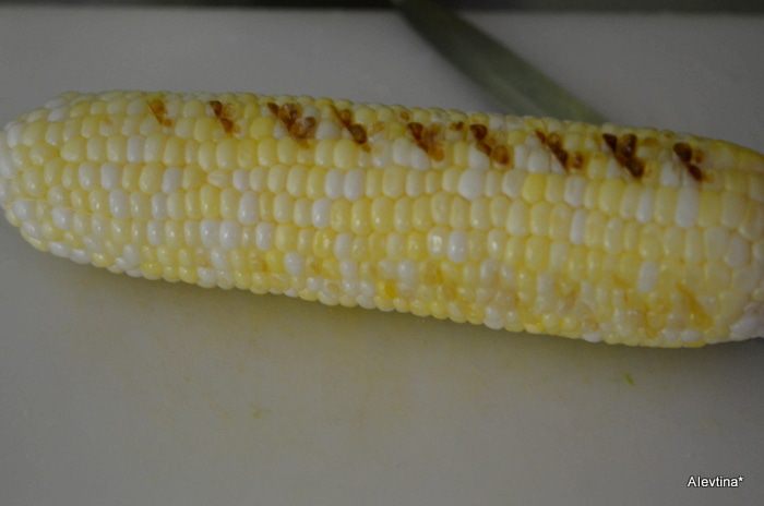 Салат с креветками и  кукурузой 