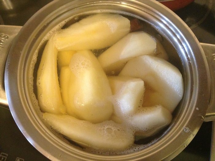 Шоколадный пирог с грушей и панна котой
