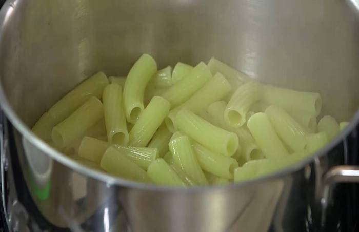 Паста с радиккио, орехами и сыром 