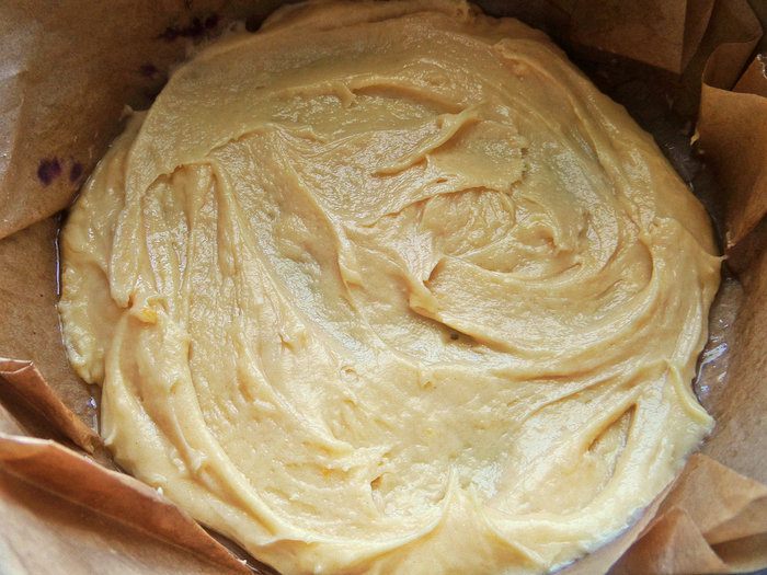 Пирог бисквитный с черникой