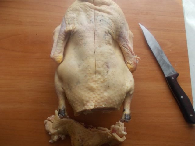 Рулет из утки с финиками и орехами