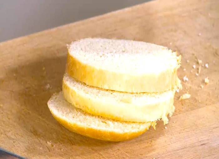 Сладкая брускетта с рикоттой и клубникой 