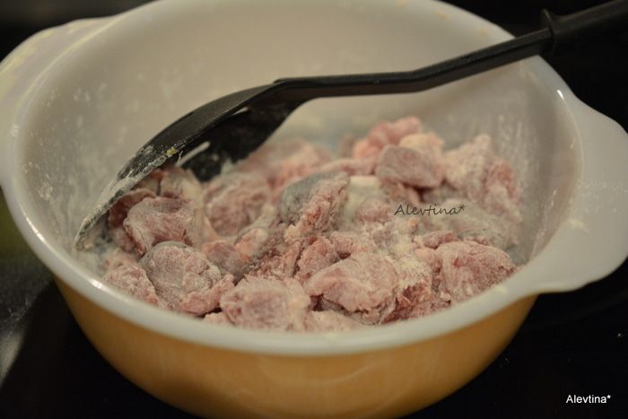 Cвинина, тушеная с овощами