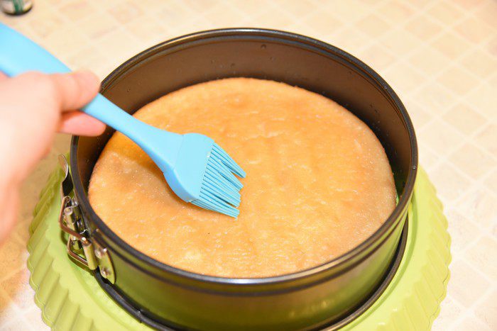 Шарлотта с манго