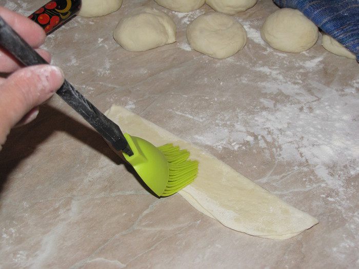 Булочки-роллы с грибным дип-соусом