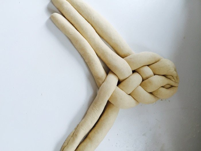 Хлебная коса с пармезаном