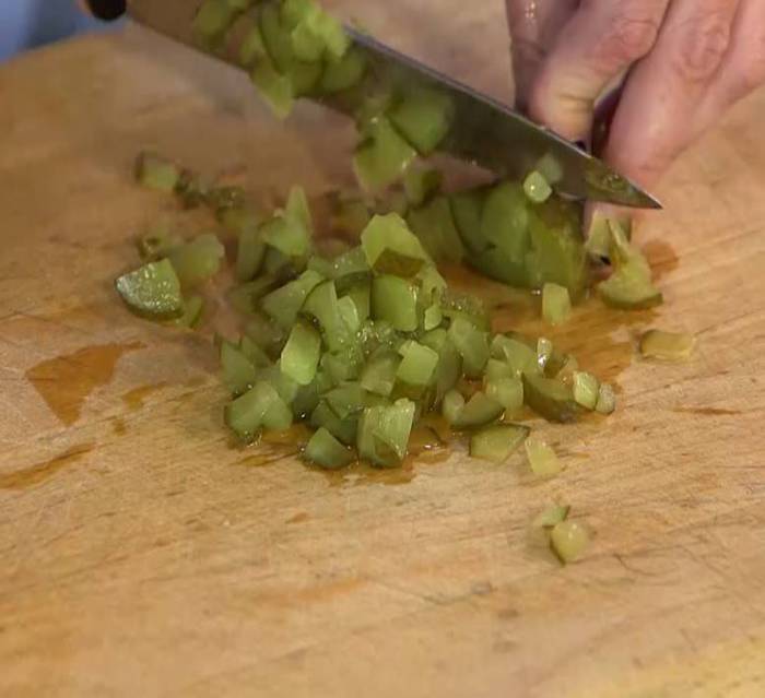 Сэндвич с рыбными пальчиками и тартаром 