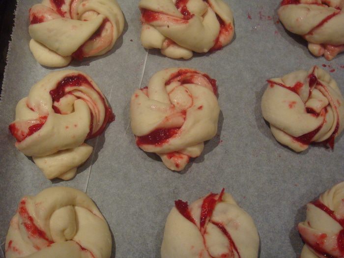 Булочки с клюквенным джемом (постные)