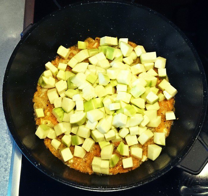 Кабачок с фасолью и томатами (постное блюдо)