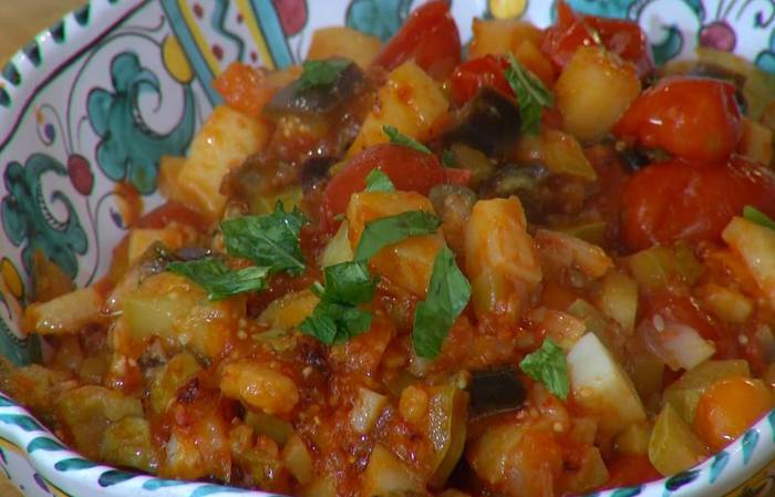 Капоната с кабачком и картофелем