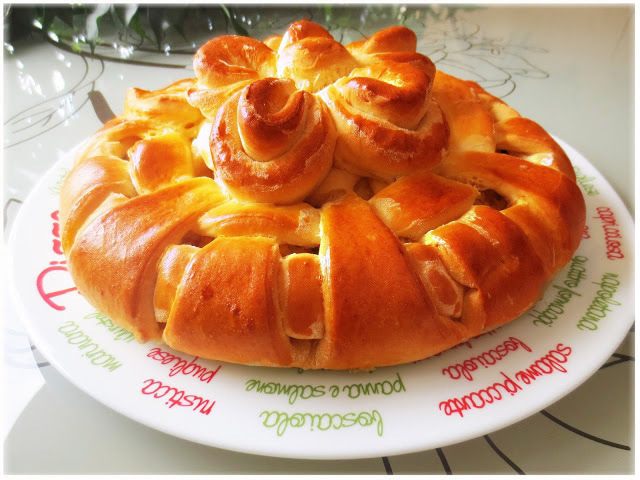 Пирог с начинкой (картошка, тунец, яйца, сыр, зелень)
