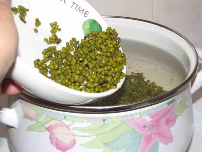 Мош угра, машевый суп с лапшой