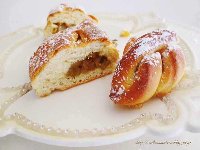 Булочки с грушевой начинкой