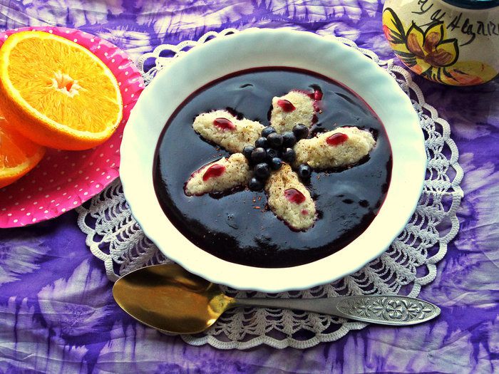 Черничный суп с яблочными клёцками