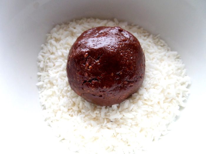 Шоколадные пирожные с фруктами