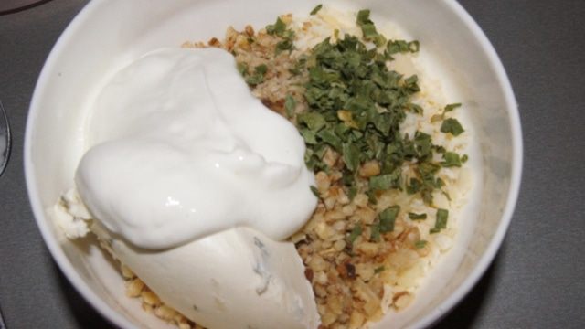 Сырно-ореховые закусочные шарики