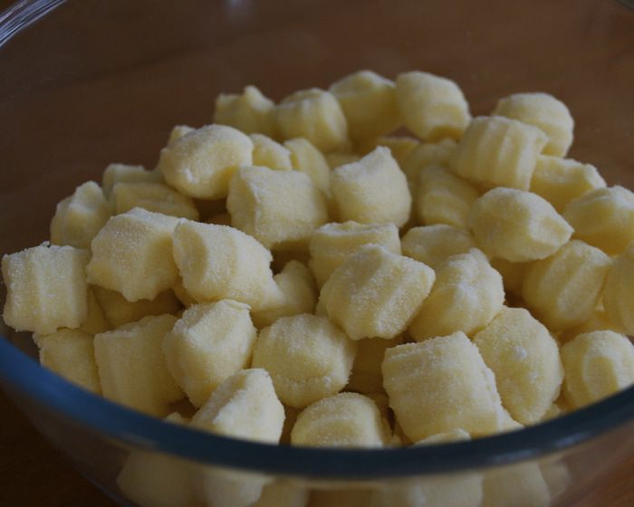 Ньокки с креветками и спаржей