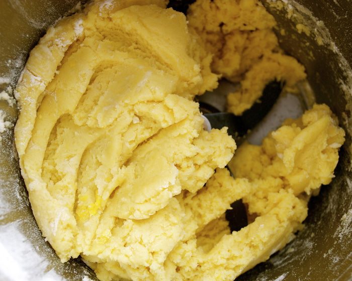 Тарт с лимонным кремом и фисташками