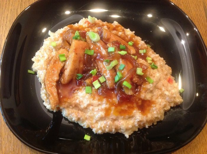 Курица в соусе с кремовой кашей