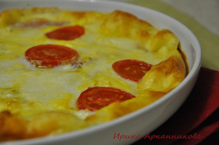 Омлет с моцареллой, беконом и помидорами