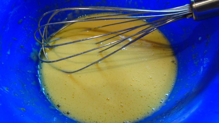 Блинный торт с заварным кремом и ягодами