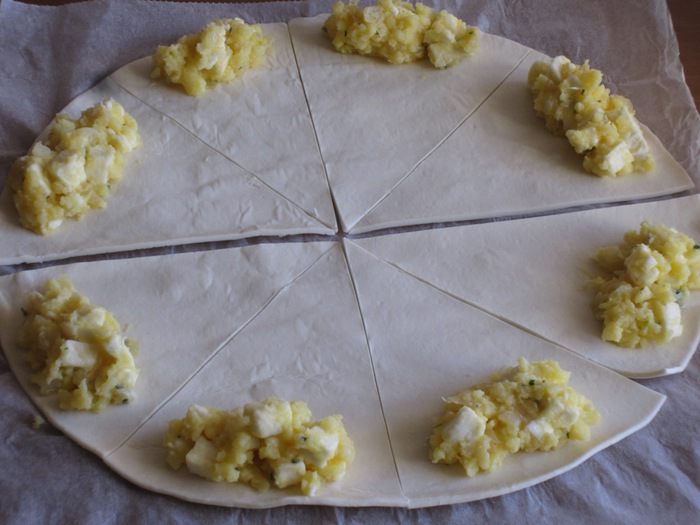 Рогалики с картофелем и моцареллой