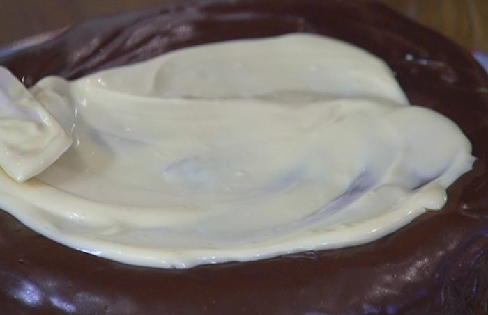 Сметанник с фундуком и изюмом