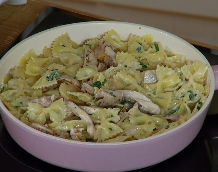 Паста с курицей и белыми грибами 