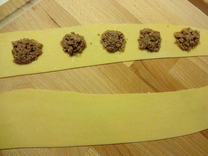 Равиоли с мясным соусом
