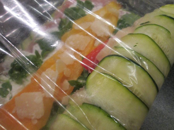 Рулет из курицы в цукини
