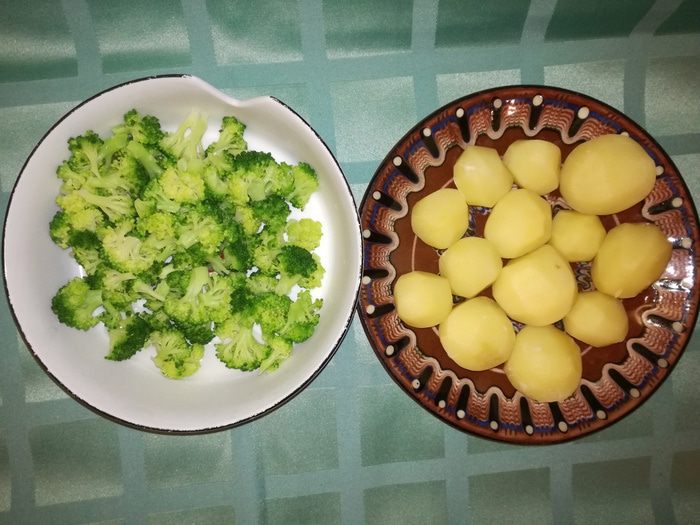 Киш с форелью, картофелем и брокколи