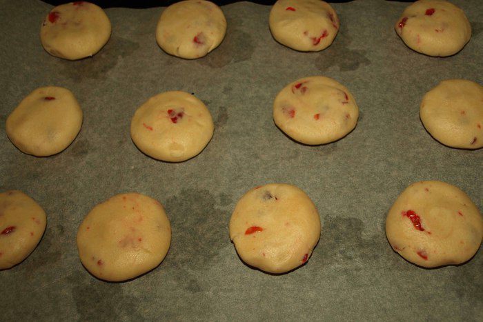 Печенье с вяленой вишней и коньяком