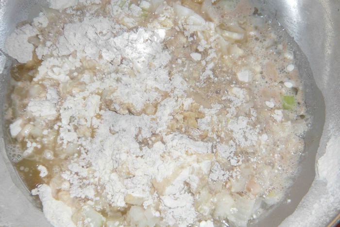 Пшенично-ржаные лепешки с луком