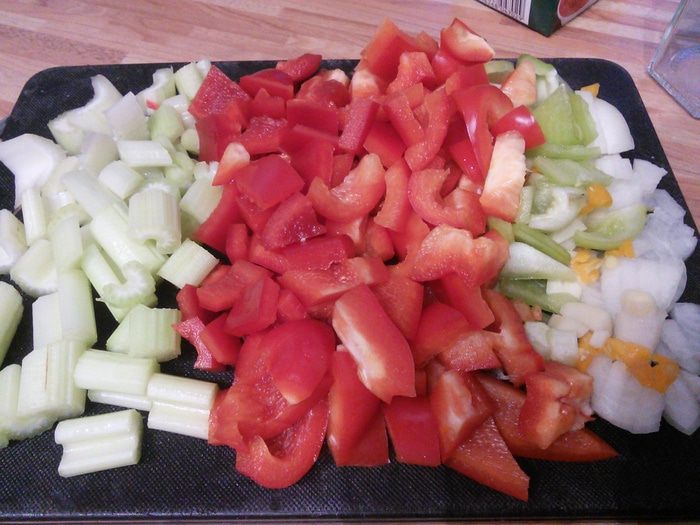 Куриное филе, запечённое в овощах под томатным соусом 