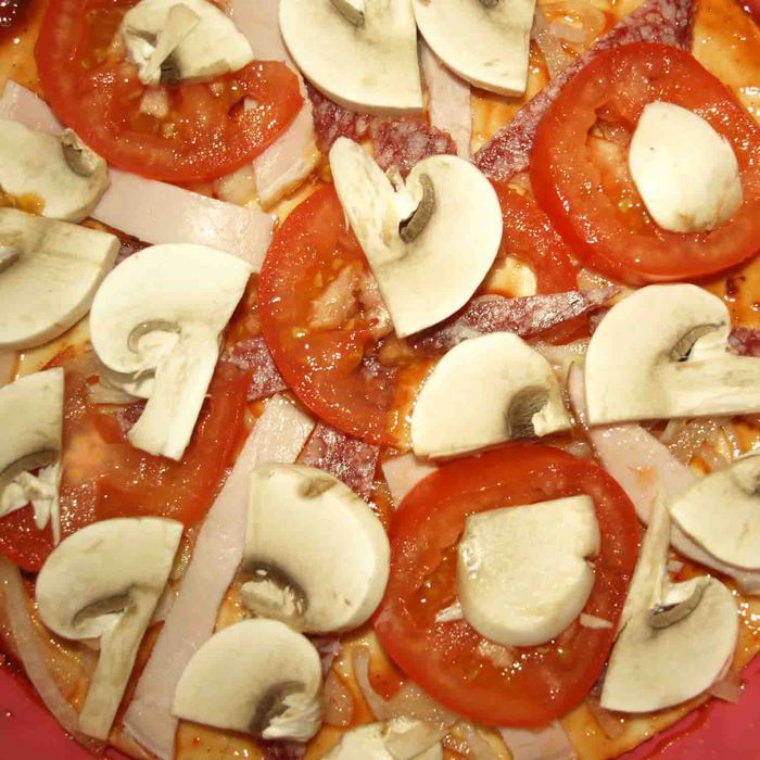 Пицца &amp;quot;Три сыра&amp;quot; с помидорами