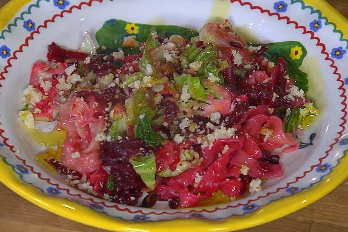 Паста со свеклой и савойской капустой 