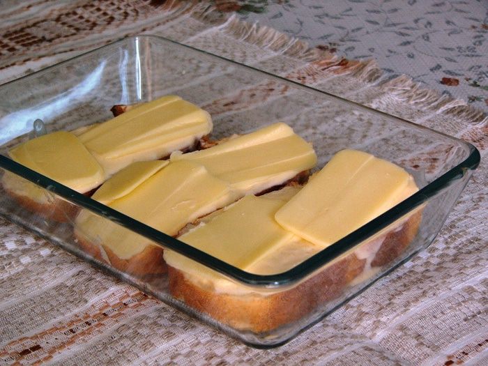Запеченные бутерброды с йогуртом и помидорами