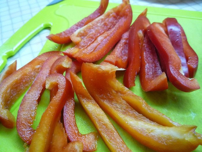 Блинные рулетики из тыквы с копченостями и йогуртом