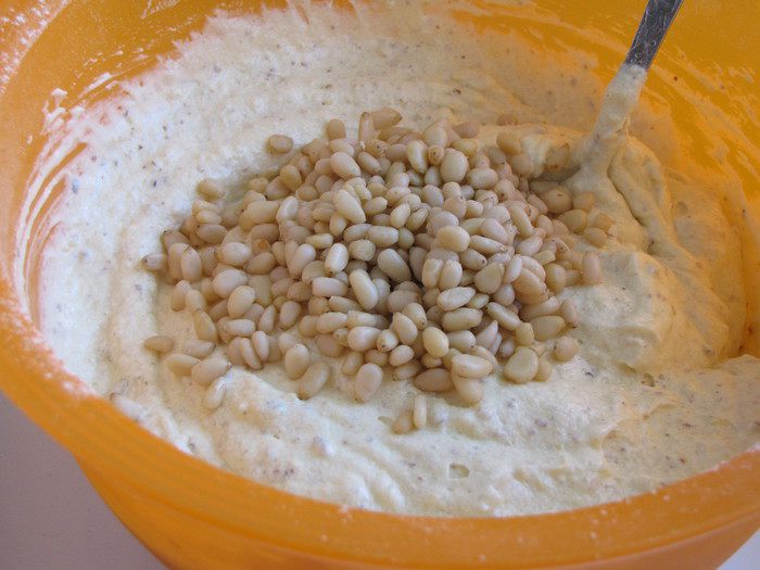 Кекс с кедровыми орешками