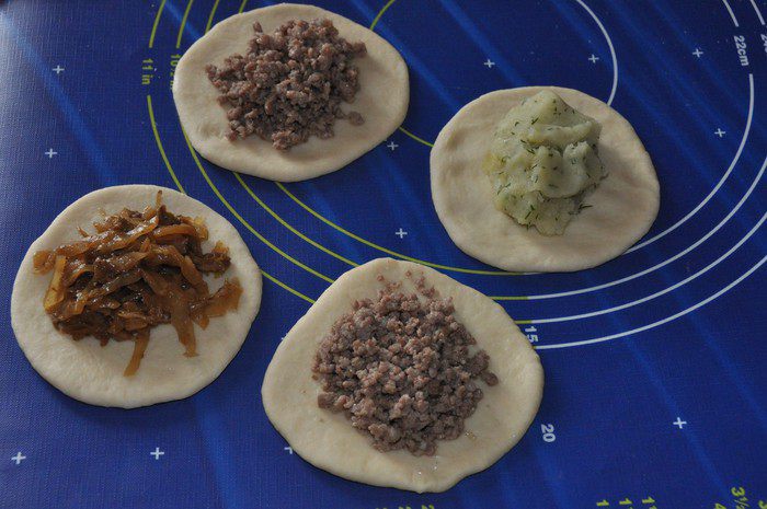 Пирог из пирожков «Дружная семейка»