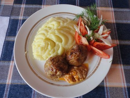 Тефтели с томатно-сметанным соусом