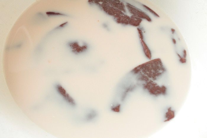 Печеночная отбивная с грибами и моцареллой