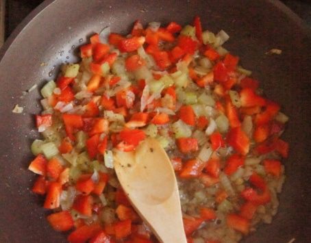 Теплый  салат с чечевицей