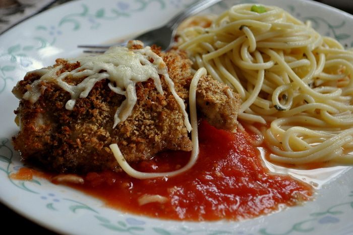 Курица в хлебной крошке с сырами