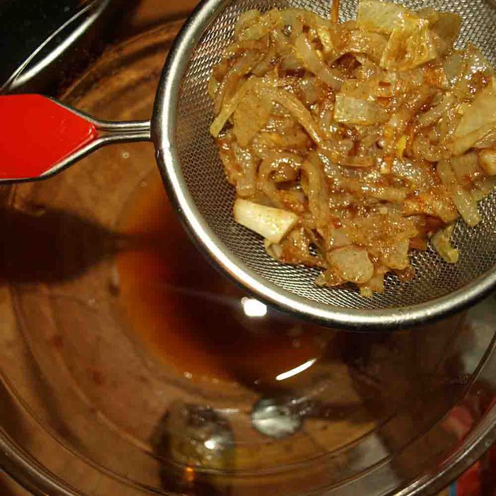 Салат из острой моркови с куриной грудкой и сладким перцем