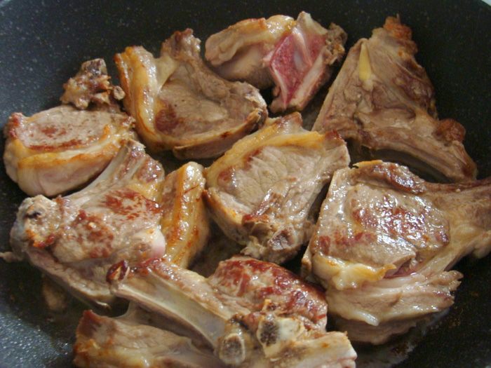 Баранина с чесноком в коньяке