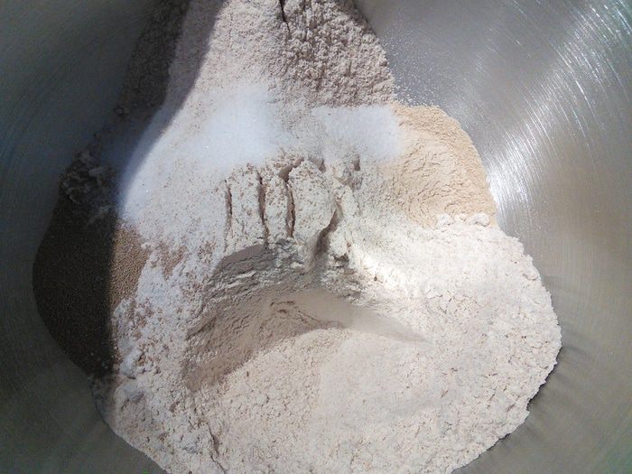 Цельнозерновой хлеб на закваске