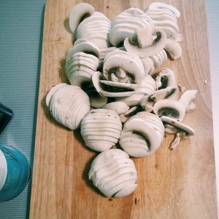 Блинчики со сливочным соусом из шампиньонов